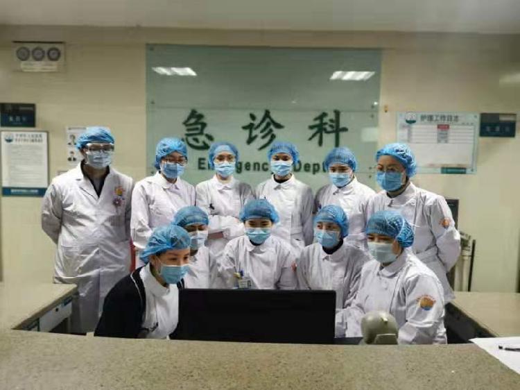 当前,处于疫情防控的关键时期,急诊科37名医护人员克服困难,放弃休假