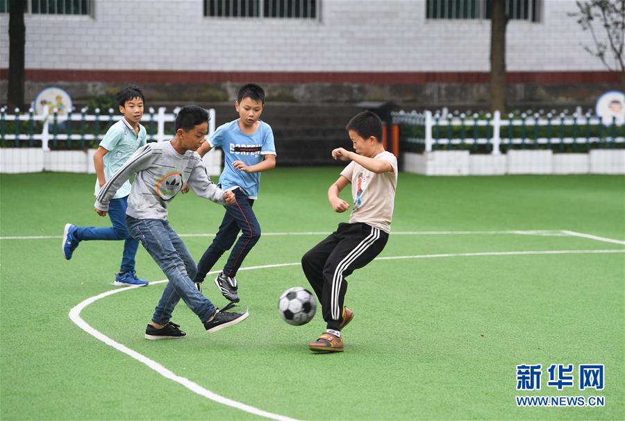 教育部:保障学生每天校内校外各1个小时体育活动