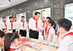 袁家军：争做新时代好少年 努力实现德智体美劳全面发展