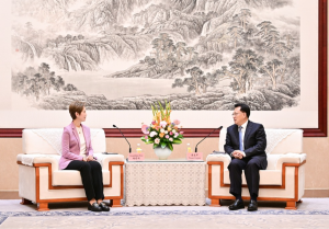 袁家军会见新加坡通讯及新闻部部长兼内政部第二部长杨莉明
