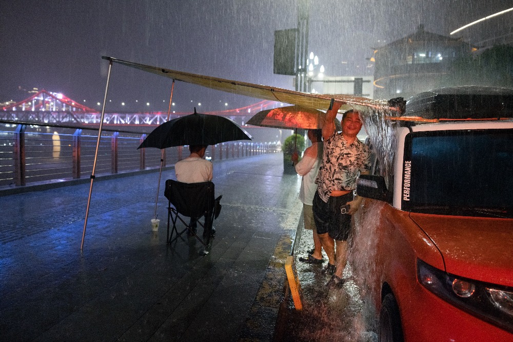 夜晚暴雨 真实图片