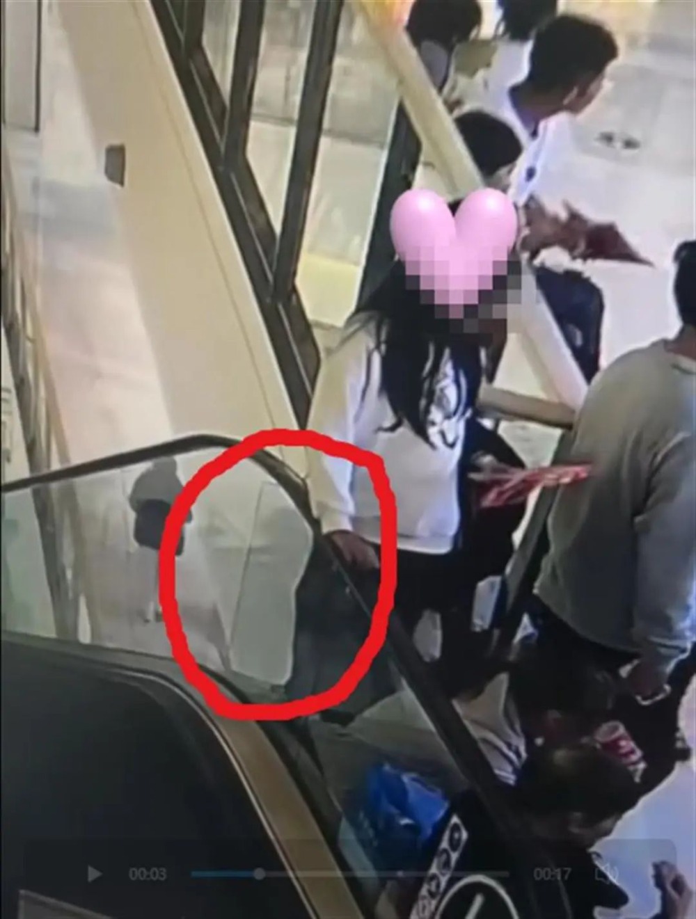 女孩瞬间坠亡！千万小心！商场6个“风险点”