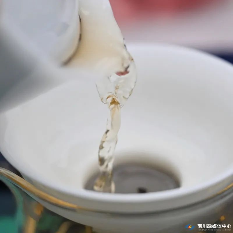 泡茶 甘昊旻_副本.jpg