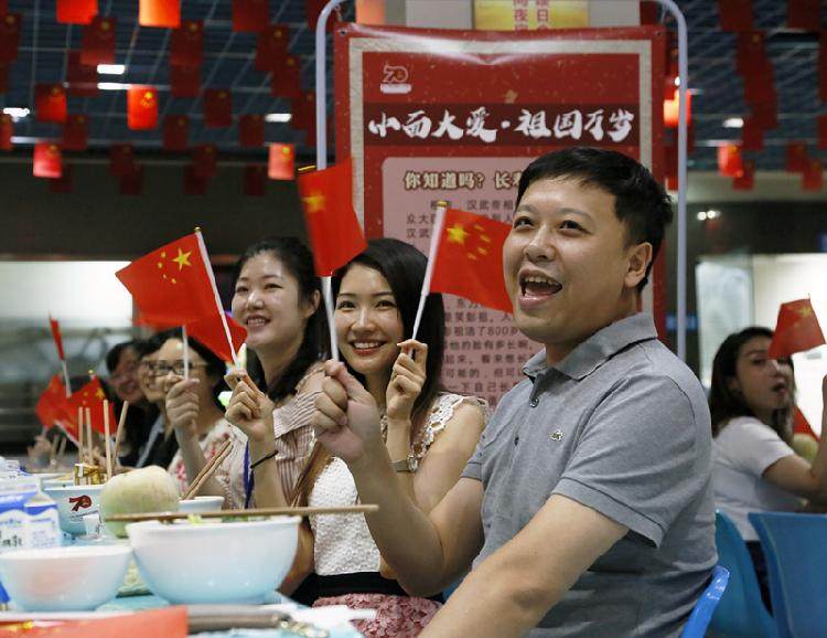 (配汤艳娟新闻)江北10万市民同吃“祝福(3450722)-20190930221643.jpg