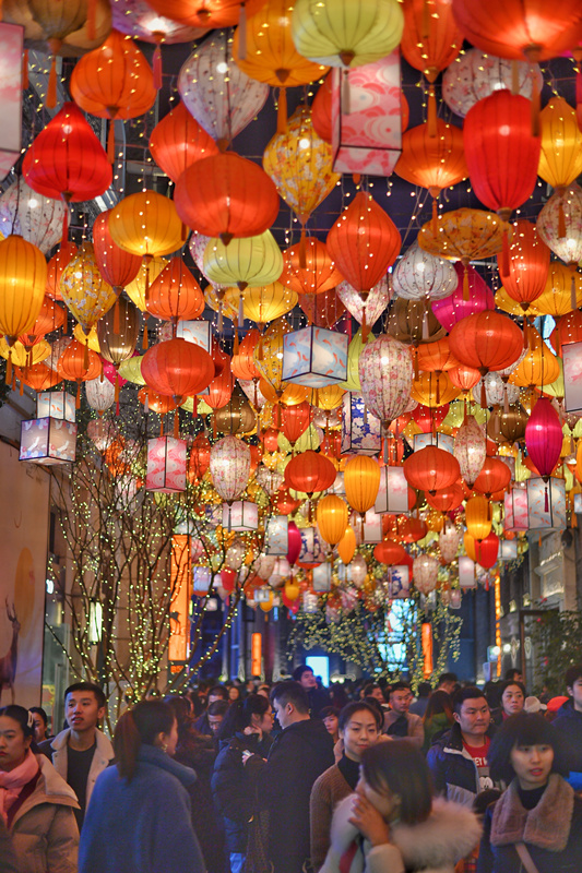 12月7日晚，南岸区弹子石老街以“千灯万(3815903)-20191208183056_副本.jpg