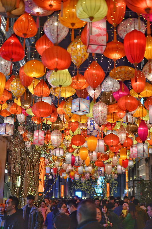 12月7日晚，南岸区弹子石老街以“千灯万(3815905)-20191208183142_副本.jpg