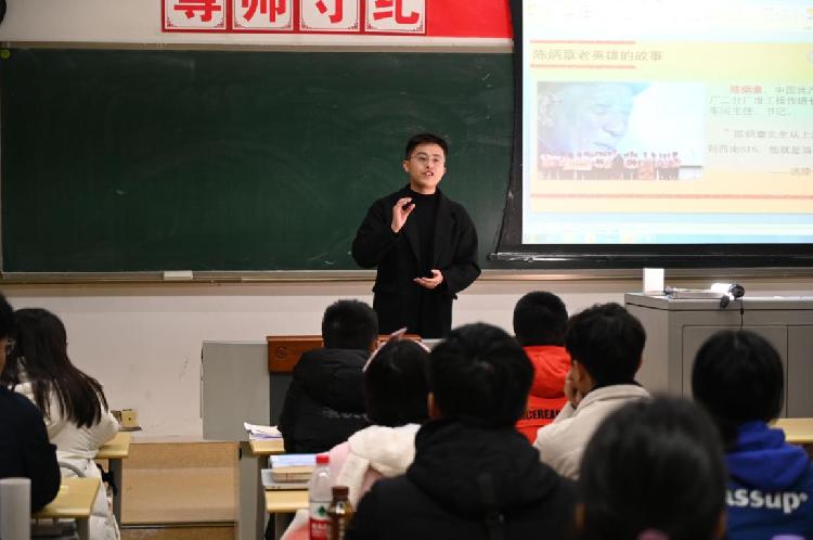 长师英模教育团队为西南大学袁隆平班授课_(5697010)-20201226205328.jpg