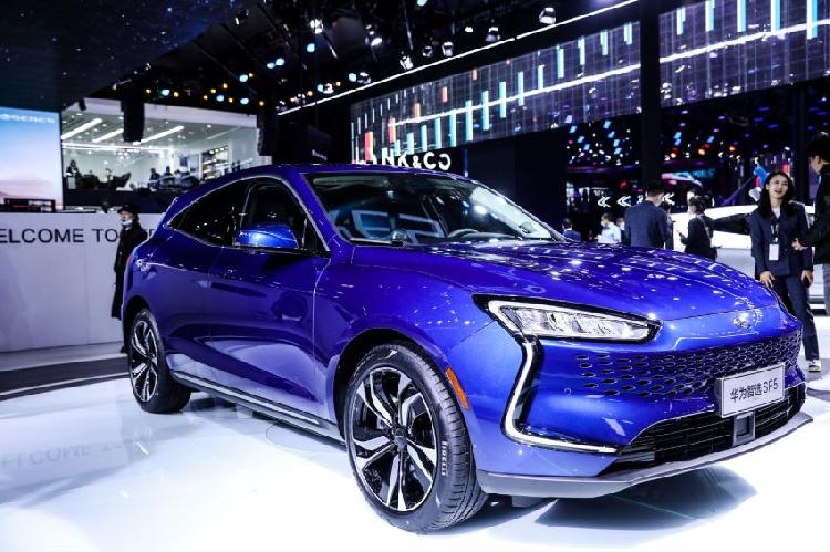 重庆金康赛力斯携手华为推出高性能电驱轿跑suv