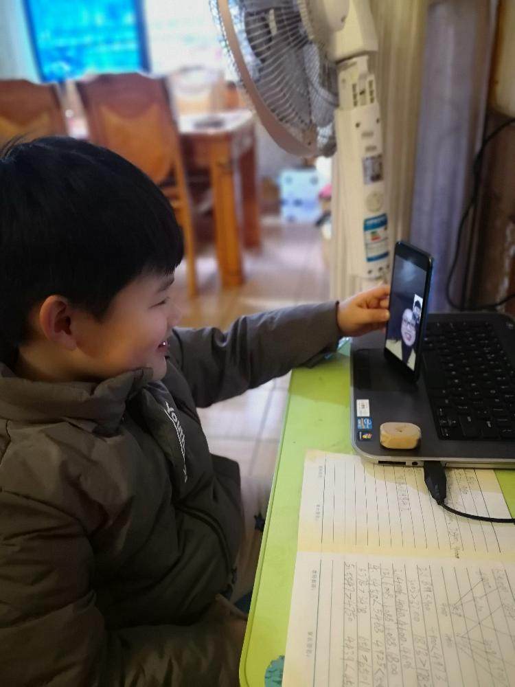 向阳小学罗米与张老师视频通话.JPG