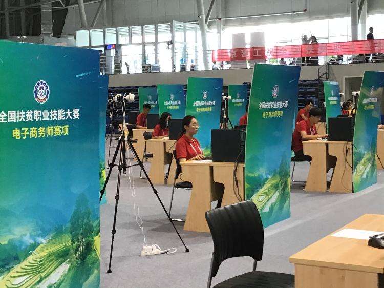 李陈丽.jpg
