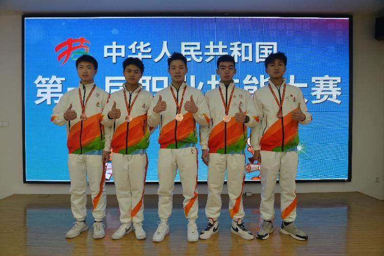 中华人民共和国第一届职业技能大赛“抹灰与隔墙系统”、“瓷砖贴面”项目铜牌.JPG