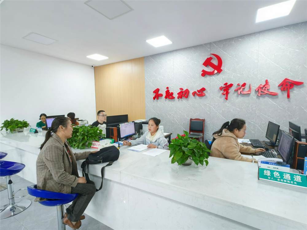 2图铜梁：“一窗综办”向镇街延伸 跑出政务服务加速度精选区县2024-12-05 07: