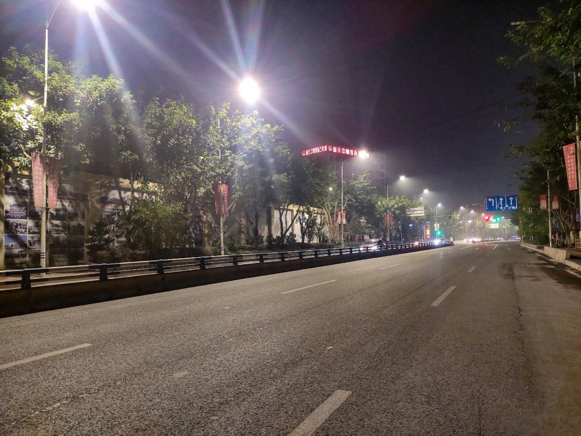 重庆高新区7条城市道路路灯换新装