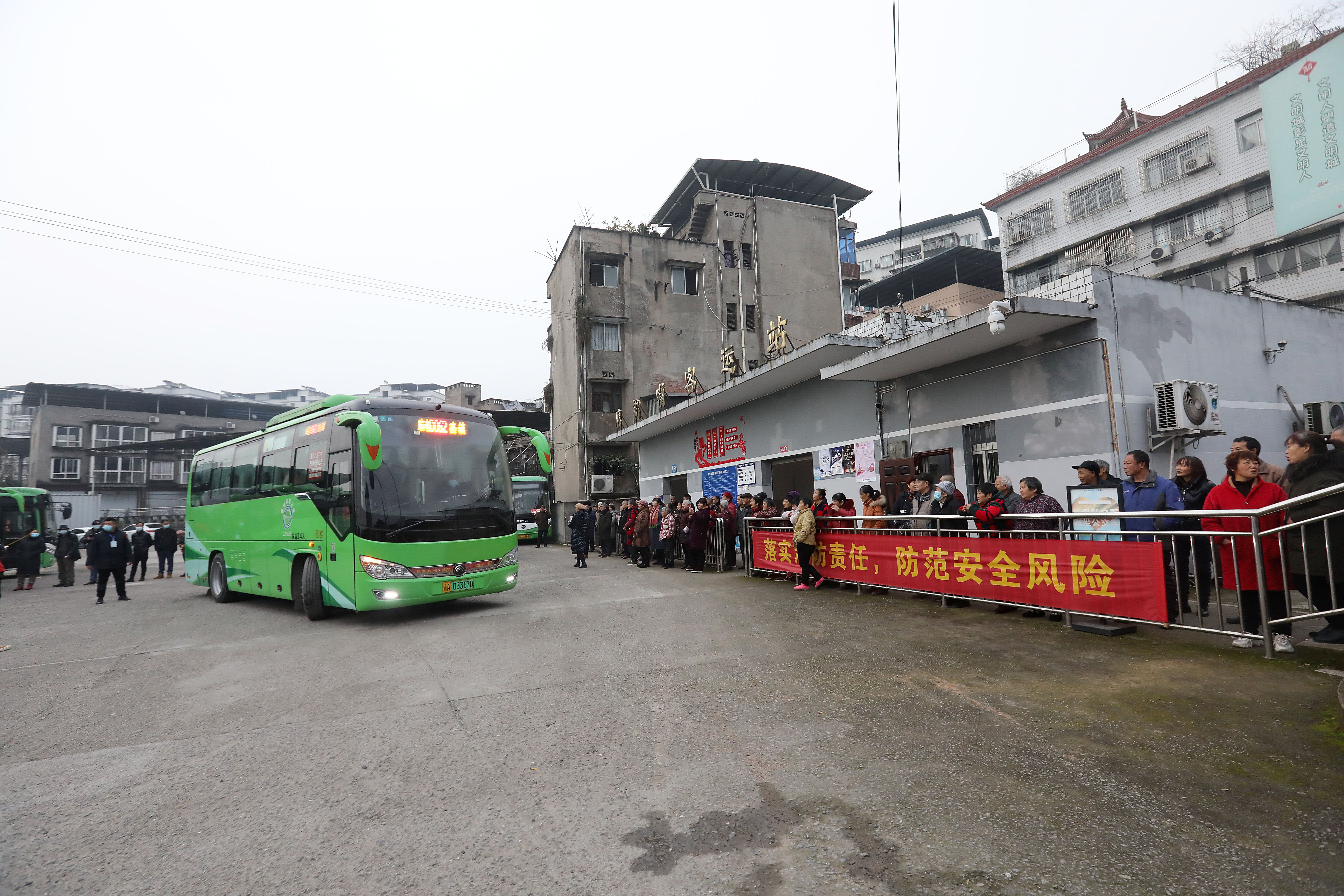 我为群众办实事巴南区麻柳嘴镇至渝北区洛碛镇公交线路正式开通运营