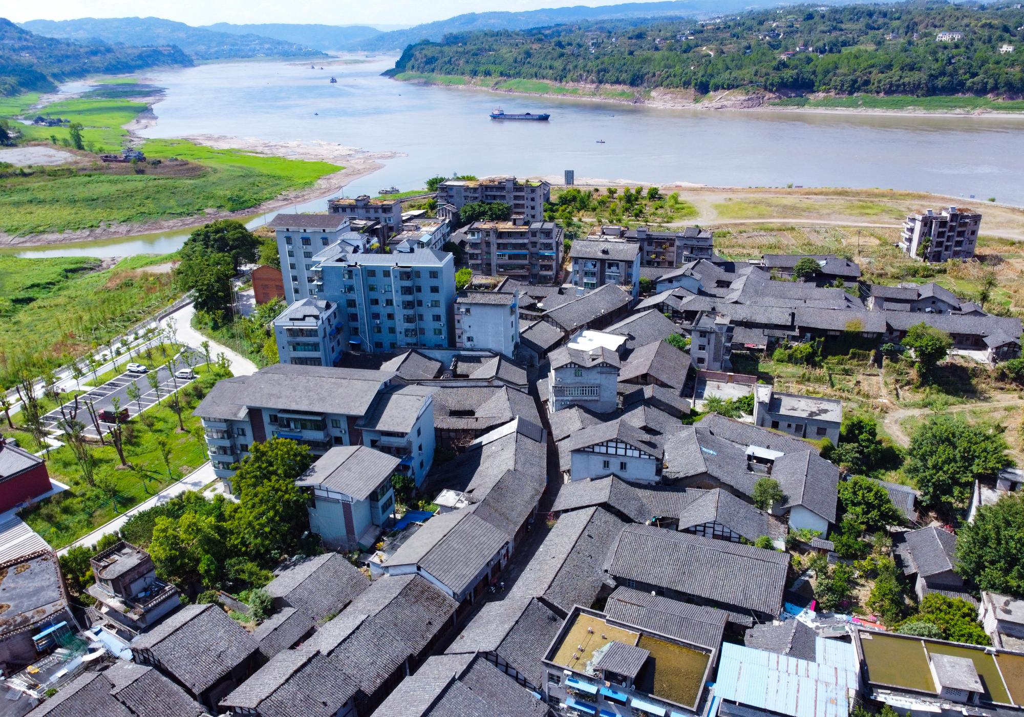 涪陵區藺市鎮鳳陽村的新突圍:借紅酒小鎮之勢,讓傳統村落