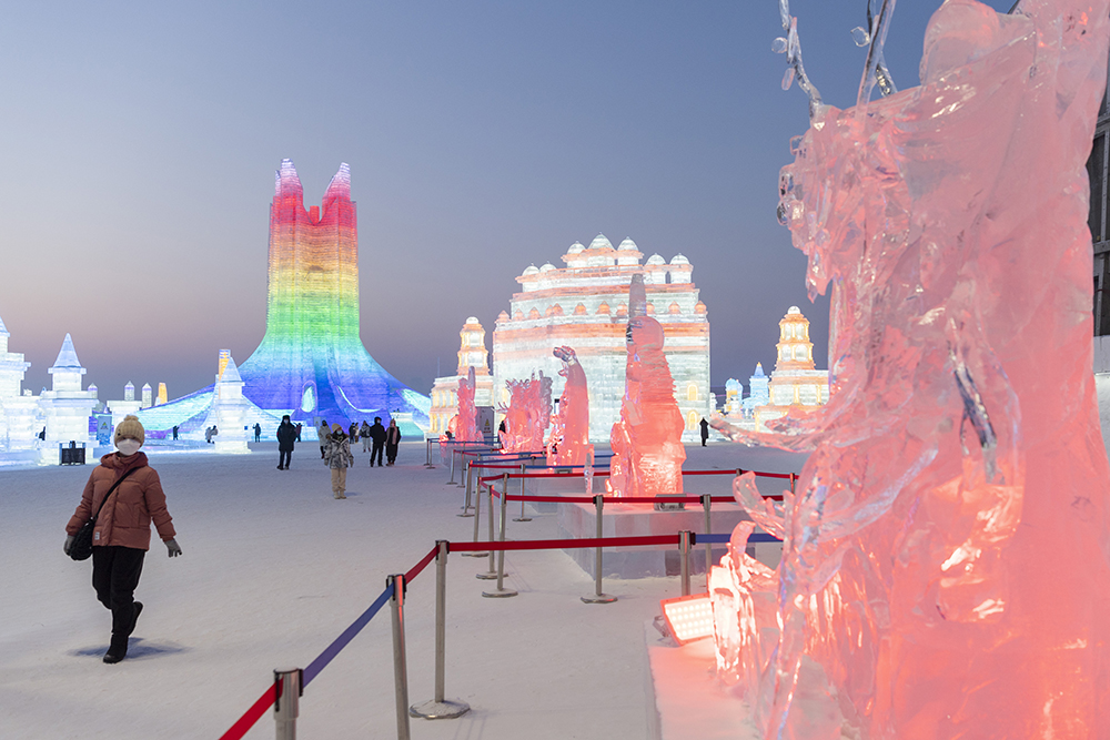 哈尔滨冰雪大世界魅力冰雕引客来