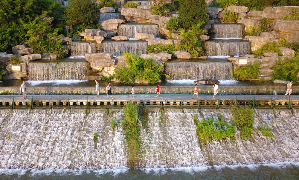 柳州窑埠古镇人工瀑布图片