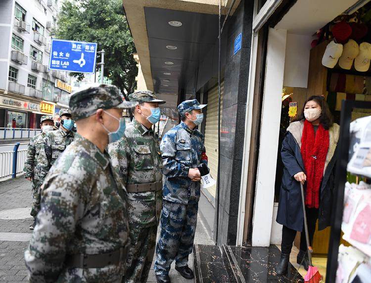“抗疫”一线的“硬核”兵支书配图 (4152960)-20200212133859.jpg