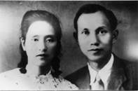 三块银元和肖林夫妇.jpg